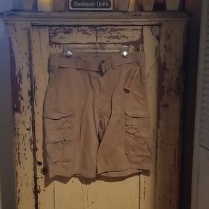 NWT Men's Trees Trails tan cargo shorts with belt size 34.